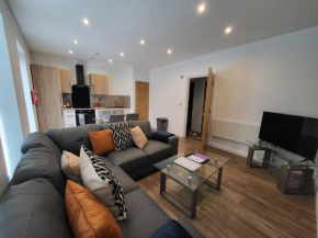 Stylish Jewellery Quarter Apartment (Sleeps 7)